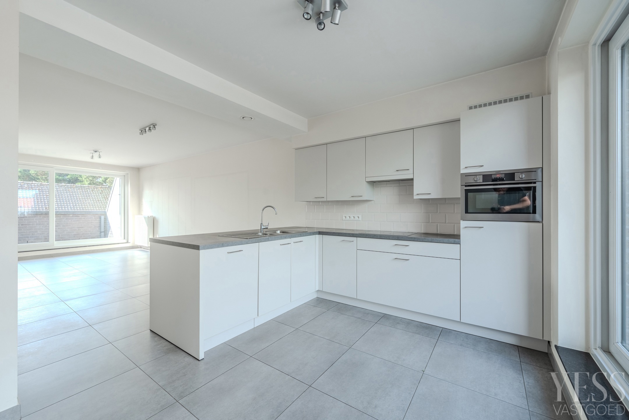Lichtrijk duplexappartement met terras in Oudenburg! - foto 4