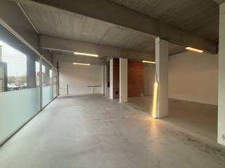 Deze kantoorruimte van ongeveer 145 m² is gelegen in Ieper en wordt aangeboden in casco staat, waardoor ze volledig kan worden ingericht volgens...