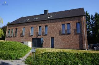 <p><strong>Advertentie te koop Bedrijf + Vastgoed</strong></p><p>Te koop: <strong>Bedrijf met onroerend goed</strong> bestaande uit twee <strong>verhuurde woonhuizen</strong> met een uitstekend huurrendement en hoogwaardige voorzieningen.</p><h3>Details van de huizen:</h3><p>Elk huis is zorgvuldig uitgerust en heeft:</p><ul><li><p><strong>Begane grond:</strong> Entree, hal, bijkeuken, garage, grote kelder</p></li><li><p><strong>1e verdieping:</strong> Overloop, ruime woonkamer, inbouwkeuken, aparte WC, studeerkamer, terras, tuin</p></li><li><p><strong>2e verdieping:</strong> Overloop, WC, badkamer, 3 slaapkamers</p></li></ul><h3>Financiële voordelen :</h3><ul><li><p><strong>Geld</strong> beschikbaar op lopende rekening: €60.000</p></li></ul><p>Deze eigendommen vertegenwoordigen een uitzonderlijke kans om een vastgoedportefeuille van hoge kwaliteit te combineren met een benijdenswaardige financiële structuur. Ideaal voor investeerders of ondernemers die hun bedrijf willen ontwikkelen en tegelijkertijd financiële stabiliteit willen garanderen.</p><p>Neem voor meer informatie rechtstreeks contact met mij op. 💼</p>