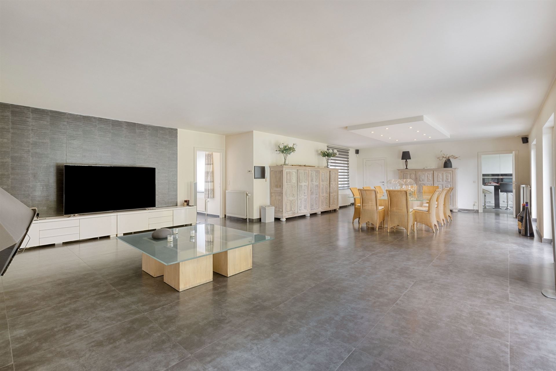 Open bebouwing met 5 (mog. 7) slaapkamers, tuin en garage - foto 5