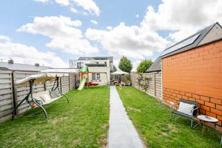 À VENDRE À EVERGEM !Découvrez cette maison familiale prête à emménager et économe en énergie à Evergem ! Grâce à son label EPC B (133 kWh/m²)...