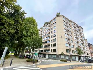 PLAN UW AFSPRAAK VIA ONZE WEBSITE:  WWW.IMMOBOSS.BEInstapklaar appartement gelegen op de 5de verdieping in de residentie "Velasquez" met prachtig...