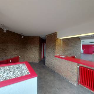 Il n'est pas facile de trouver un espace de bureaux spacieux et bien équipé à la périphérie de la ville, avec de nombreuses possibilités de parking...