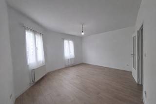In de Lange Kievitstraat 23 te 2018 Antwerpen bevindt zich dit ruime appartement van 77 m², gelegen op de derde verdieping. De woning beschikt...