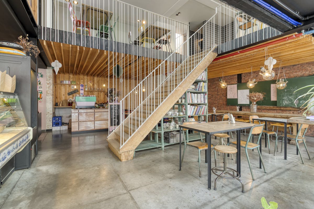 Versatile commercial property (approx. 329 m²) for rent in Roeselare - photo 1