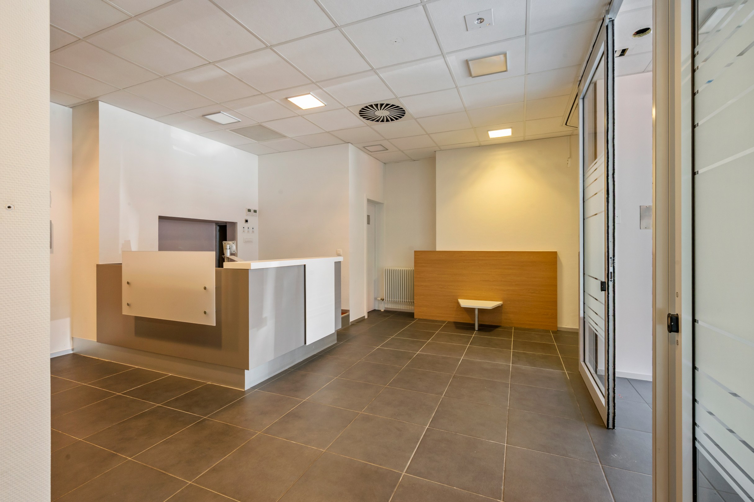 Ruim handelspand met bovenliggend duplex appartement in centrum Hoogstraten! - foto 5