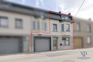 Bij het betreden van de woning komt u in de inkomhal die toegang biedt tot enerzijds het gastentoilet en anderzijds de lichtrijke leefruimte met...