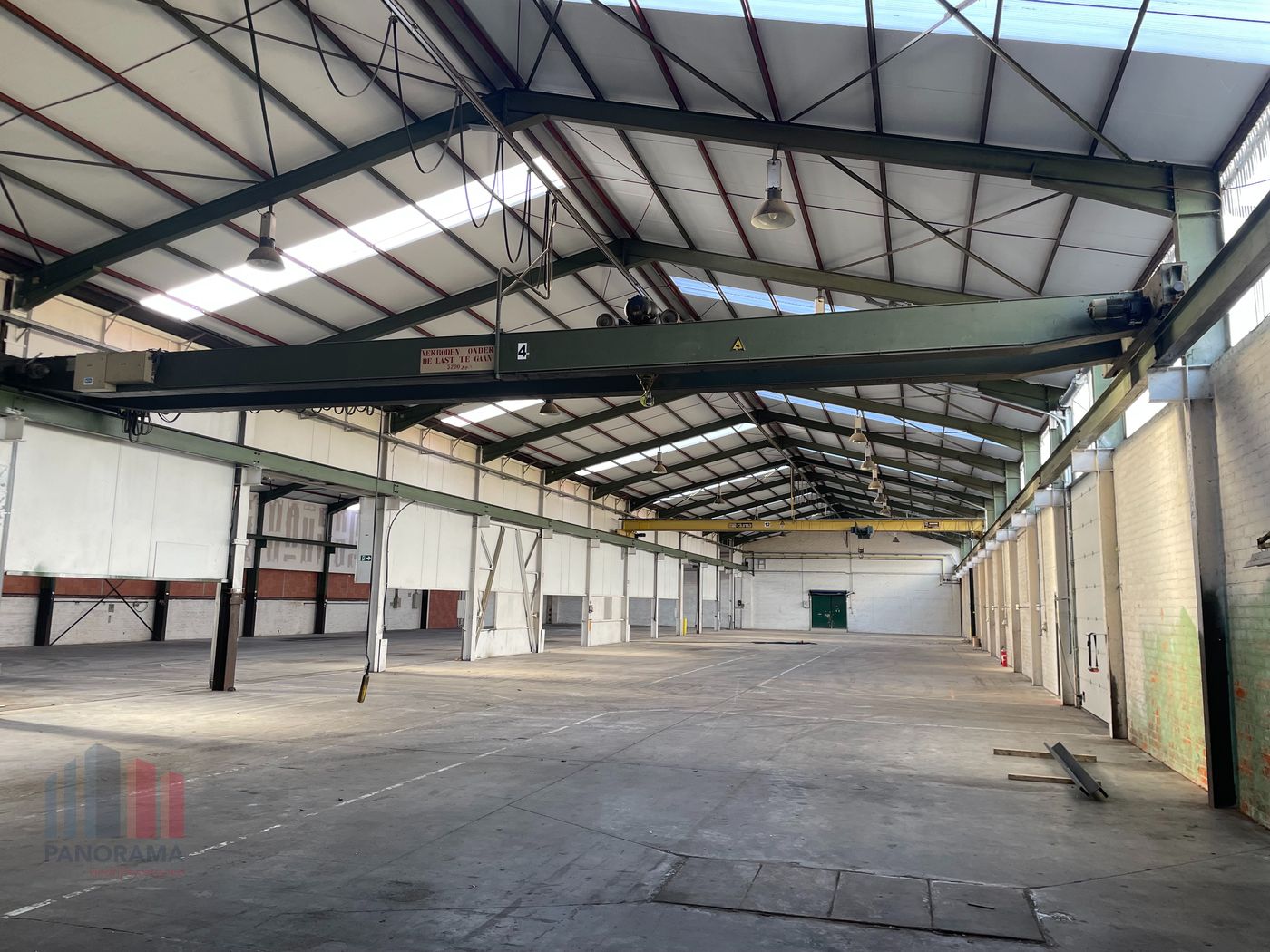 2.750 m² magazijnruimte met 3 rolbruggen en verhard buitenterrein - photo 4