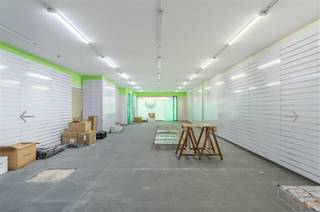 Handelspand te koop in hartje Houthalen 170 m²Gelegen in het centrum van Houthalen, op een zichtlocatie met veel passage, vind je dit ruime...