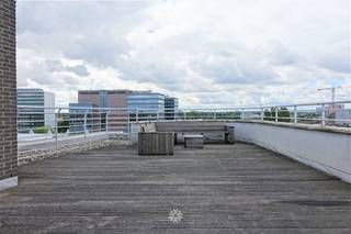 GHENT - Sint-Lievenslaan 35: Looking for a centrally located apartment with large roof terrace and garage box for rent in Ghent? Then this...