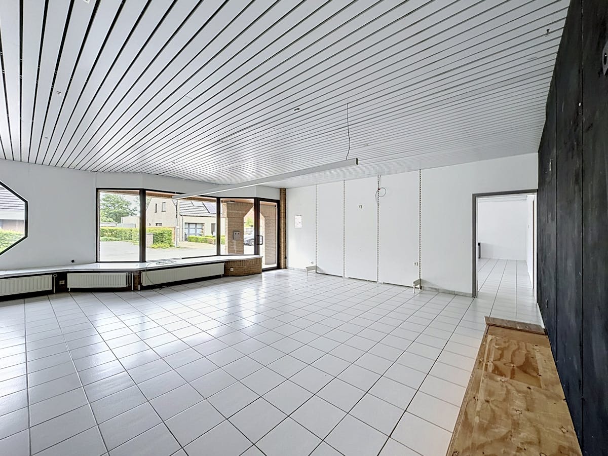 Bedrijfsgebouw (1.582 m²) te huur in Lokeren - foto 4