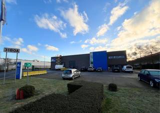 Dit veelzijdige kantoorgebouw van 505 m² biedt een ideale werkomgeving dankzij een combinatie van functionaliteit en bereikbaarheid. De...