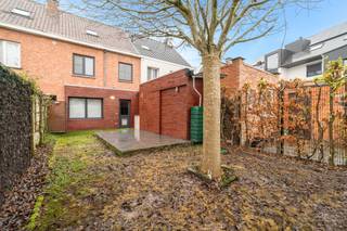 Te koop: instapklare woning in de Kerkhofstraat, Temse, met een praktische indeling en een gezellige tuin van 70 m² met extra tuinhuis.Deze woning...