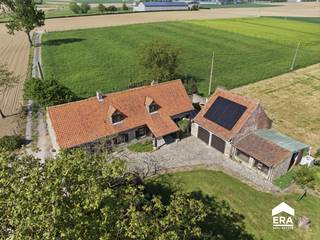 Te huur: open bebouwing aan de Provenseweg in Poperinge, rustig gelegen in een afgelegen omgeving. Deze woning combineert een unieke ligging met...