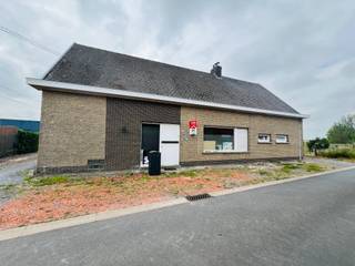 [[ DIT PAND NEEMT DEEL AAN DE ERA OPEN HUIZEN DAG OP 6/12 VAN 9:30 TOT 10:30 ]] Aantrekkelijke woning met tuin en garageIndeling:gelijkvloers:...