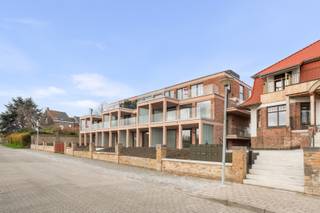 Dit project neemt deel aan de NIEUWBOUWZONDAG op 27 april van 10u tot 14u Belle View is een exclusief woonproject dat een bestaande villa uit 1929 in...