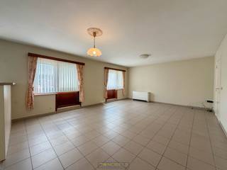 Te huur, goed onderhouden 2-slaapkamer appartement te OudenaardeMet zicht op Edelareberg en het glooiende landschap van de Vlaamse Ardennen vinden we...