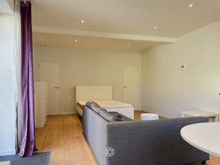 <p><span>GENT - Doornzelestraat 19: Ben je op zoek naar een </span><span>lichtrijk, instapklaar appartement op een uitstekende locatie </span><span>te huur in Gent? Dan is dit pand mogelijk iets voor jou.</span></p><p><span> </span></p><p><span>De voornaamste troeven:</span></p><ul><li><span>Gemeubelde studio</span></li><li><span>Rustig en centraal gelegen</span></li><li><span>Gunstig EPC </span></li><li><span>Gemeenschappelijke fietsenstalling in het gebouw</span></li><li><span>Mogelijkheid tot huren autostaanplaats</span></li></ul><p><span> </span></p><p><span>Indeling:</span><span> </span></p><p><span>Grote leef en slaapruimte met volledig geïnstalleerde keuken, aparte bergruimte (met wasmachine), badkamer met lavabo, inloopdouche en wc, groot </span><span>gemeenschappelijk terras</span><span>.</span></p><p><span> </span></p><p><span>Belangrijke informatie:</span></p><p><span>Beschikbaar vanaf: heden. Domicilie verplicht.</span></p><p><span>Huurprijs: € 775 + €50 (incl. onderhoud vervarmingsketel en ventilatiesysteem), EWG afzonderlijk af te rekenen. </span></p><p><span> </span></p><p><span>Interesse in deze gemeubelde studio? Vraag dan snel jouw bezoek aan via onze website!</span></p><p><span> </span></p>