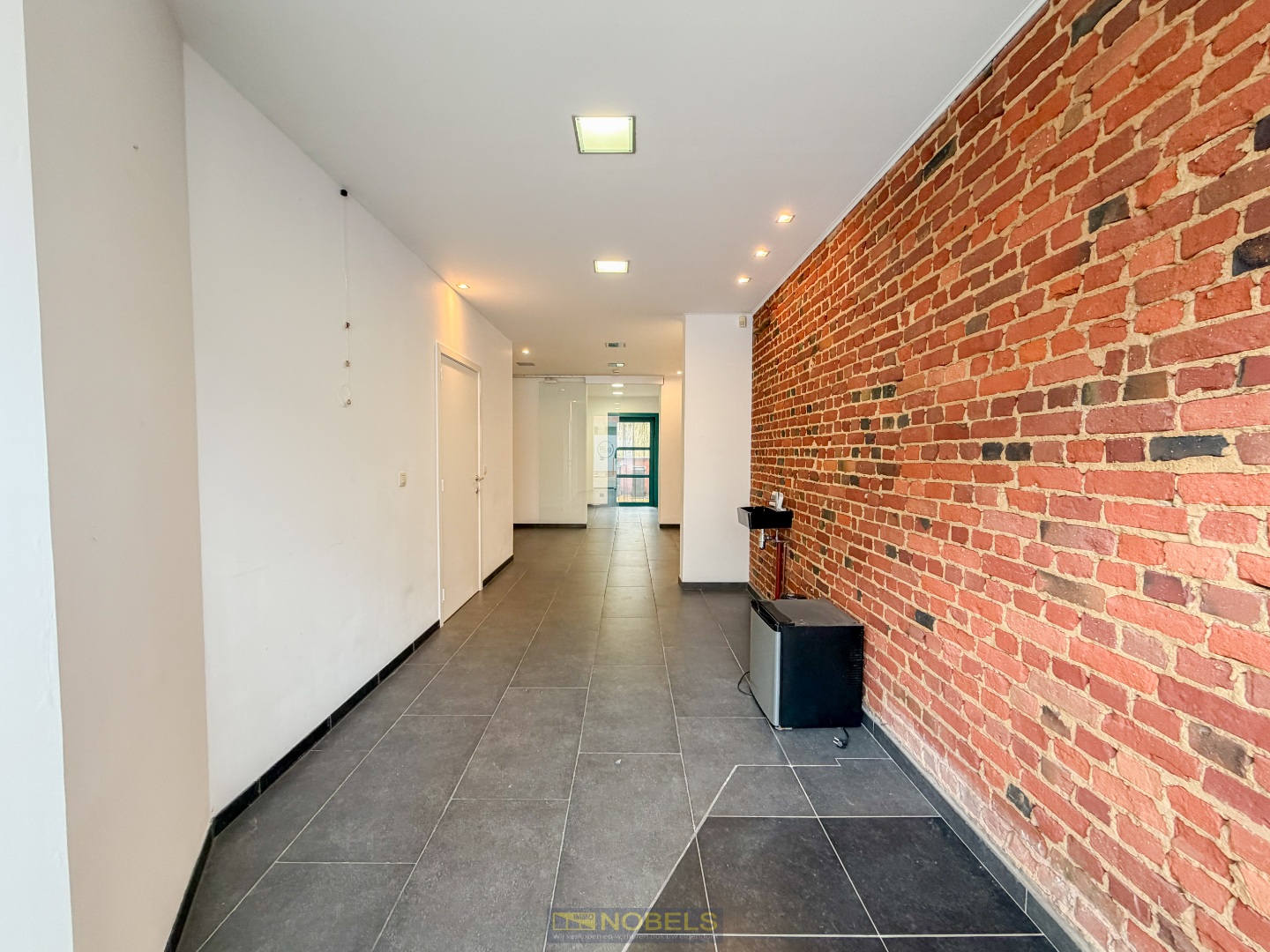 Te koop, Opbrengsteigendom met handelspand en duplex-appartement op topligging te Oudenaarde! - foto 3