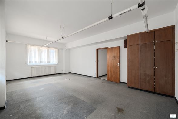 Espace de bureau au rez-de-chaussée et espace de stockage supplémentaire au sous-sol - photo 2