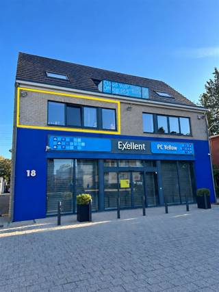 <p><span>Appartement met 2 slaapkamers, ruim terras en garage in Brecht</span></p><p><span>Bent u op zoek naar een aangenaam appartement met een praktische indeling en een ruime buitenruimte? Dit appartement in Brecht beschikt over 2 slaapkamers, een ruim terras en een garage.</span></p><p><span>De woning biedt een comfortabele leefruimte en is geschikt als starterswoning, gezinswoning of interessante investering.</span></p><p><span>Troeven:<br />2 slaapkamers<br />Ruim terras<br />Garage<br />Praktische indeling<br />Gelegen in Brecht</span></p><p><span>Interesse? Via onze website kunt u eenvoudig zelf een bezoekmoment inplannen.</span></p><p><span>Opmerking bij de foto's:<br />De huidige bewoners zijn nog volop aan het verhuizen. Om de ruimtes toch zo aantrekkelijk mogelijk te presenteren, werden de foto's met behulp van AI bewerkt en werden persoonlijke spullen en verhuisdozen digitaal verwijderd. De foto's geven een indicatie van de ruimtes en de mogelijkheden van de woning.</span></p>