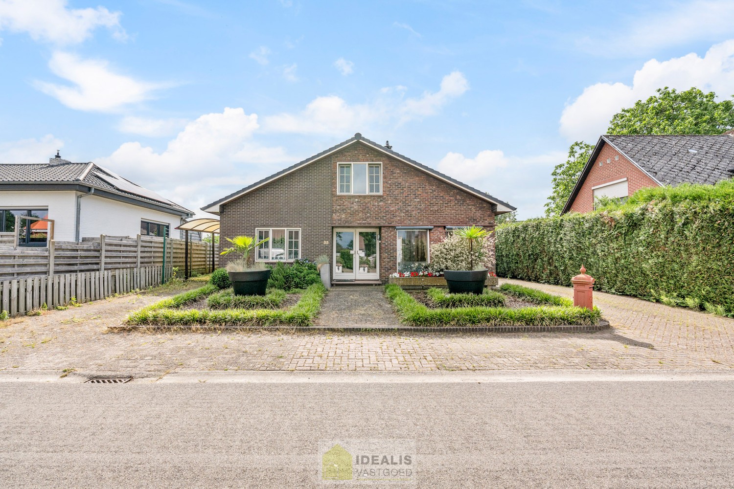 IDEALIS VASTGOED – RUIME, GERENOVEERDE EN INSTAPKLARE WONING MET 3 GELIJKVLOERSE SLAAPKAMERS, LICHTRIJKE LEEFRUIMTE MET OPEN KEUKEN ÉN AFGEWERKTE 2e VERDIEPING MET TOTALE BEWOONBARE OPPERVLAKTE VAN MAAR LIEFST +232M²!! DE WONING IS GELEGEN OP EEN KNAP PER - foto 5