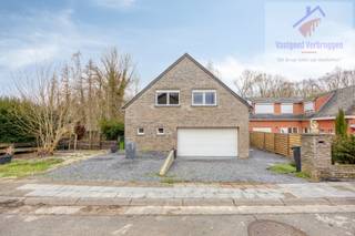De woning is gelegen in een rustige en residentiële straat met een groen karakter. Centrale ligging nabij winkels, scholen en openbaar...