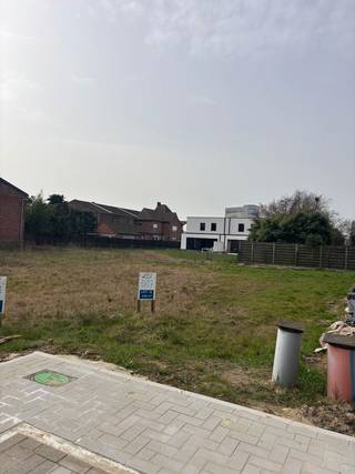 ► Ben je op zoek naar bouwgrond maar wacht je liever nog even met bouwen?  Wij verkopen ook <u>zonder</u> bouwverplichting!<br /><br /><strong><u>ZUYTVELT</u></strong><br />Ter hoogte van de Grote Molstenstraat (achter nr 26) in Wielsbeke ontwikkelen we een nieuwe verkaveling van 24 loten. <br /><br />Binnen de driehoek Oostrozebeke, Wielsbeke en Waregem geniet je van de nabijheid van winkels, scholen, ontspanning en werkgelegenheid op fietsafstand. Ook Gent en Kortrijk zijn via de verbindingswegen en E17 makkelijk te bereiken.<br /><br />Er zijn bouwgronden voor alleenstaande en halfopen woningen, in een doodlopende straat, waar het aangenaam wonen zal zijn.<br />De oppervlaktes van de gronden variëren van 286 tot 679 m2.<br /><br />We bouwen er graag jouw woning ‘op maat’, volgens jouw wensen en budget, rekening houdend met het beeldkwaliteitsplan van de buurt.<br />! Prijsindicatie betreft de prijs voor de grond + infrastructuur (excl. kosten).<br /><br />Profiteer van het verlaagde btw-tarief van 6% bij bouwen met Lapierre. Vraag ons gerust naar de voorwaarden.<br /><br />Voor prijzen en meer info bel naar 051 26 36 86 of stuur een mail steven@lapeirre.be<br /> 