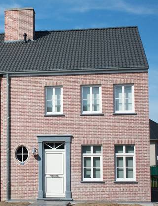 TE KOOP in NEDERENAME Ohiostraat 124 a lot 6 <br /><br />Mooie verkaveling voor het bouwen van een half - open bebouwing nabij het centrum van Nederename.<br /><br />Lot 6 : Opp. +/- 219 m² prijs : € 70.000<br /><br />FORMULE WATER- EN WINDDICHT:<br />- Ruwbouwwerken<br />- Timmerwerken<br />- PVC ramen met beglazing kw 1.0<br />- Dak- & zinkwerken<br />_________________<br />= € 250.305 excl. btw<br /><br />OPTIE AFWERKING:<br />- Elektriciteit en ventilatie<br />- Chape -en vloerisolatie<br />- Pleisterwerken<br />- Sanitaire werken ( HW toestellen = € 4.000 excl. btw )<br />- Warmtepomp lucht/water ( Viessmann )<br />- Bevloering ( HW vloer : 35€/m² HW plinten : 12.50€/lm HW wandtegels : 25€/m² )<br />- Keukeninstallatie ( HW = € 8.000 excl. btw)<br />- Binnen schrijnwerk<br />- Voegwerken<br />- Blowerdoortest<br />- Zonnepanelen 8st. ( 435 Wp )<br />_________________<br />= € 106.458 excl.btw<br /><br />WIJ BOUWEN OOK A LA CARTE<br />Opties zijn mogelijk tot net voor " Normale Bewoonbaarheid" (volgens aannemingsovereenkomst)<br />Informeer naar onze interessante HUISRUIL-FORMULE<br /><br />zie ook : WWW.SPEYBROECK.BE<br />Bel 0473 300 700 of GRATIS 0800 15 700