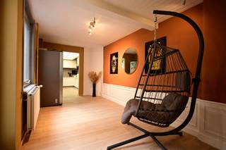 Deze uitzonderlijk woning met originele traphal is een ideale thuis voor grote gezinnen, als kangoeroewoonst of mensen die op zoek zijn naar een...