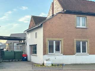 Magazijn op een PERCEEL VAN 216 M² in Ninove biedt tal van mogelijkheden voor ONDERNEMERS, HOBBYISTEN OF INVESTEERDERS. Het magazijn is gelegen op...