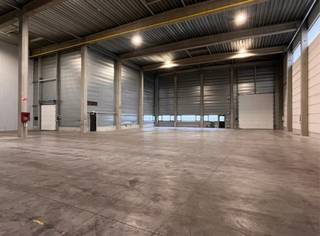 Magazijn van 2.160m² en kantoor 385m² te huur op de site van de voormalige meubelfabriek De Kempen, in de Industriezone van Malle. De oude...
