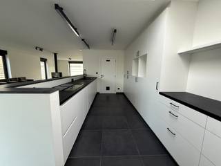 Landelijk gelegen half-open bebouwing met 3 slaapkamers en ruime tuin.Indeling:Inkomhal met gastentoilet die toegang biedt tot de woonkamer en...