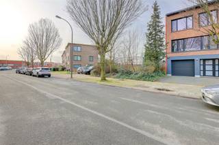 Ce terrain à bâtir (320m²) est à vendre dans le quartier recherché de Neerlandwijk à Wilrijk. Le terrain convient à une construction fermée, de type...
