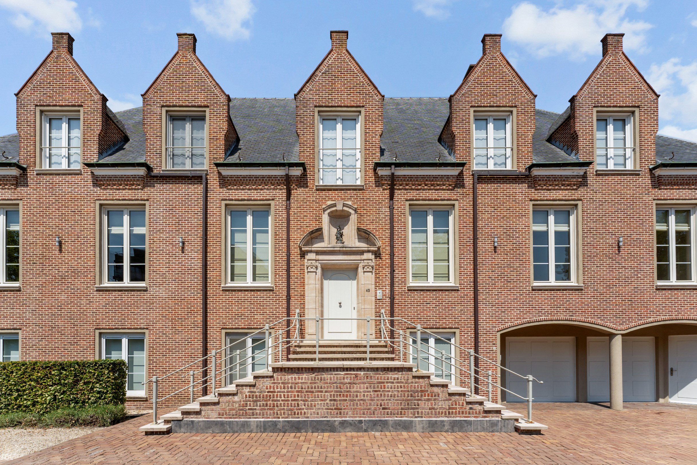 Exclusif rez-de-chaussée et luxueux appartement de 265m² sur un terrain verdoyant de 390m² à Genk. - photo 5