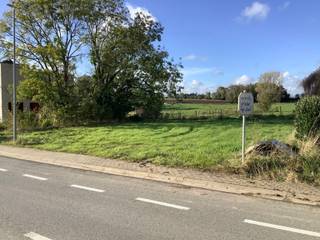 <p>Beautifully located building plot, intended for a detached building, with a surface area of 06a 05ca located in Willebringen (Boutersem).</p><p> </p><p>The plot is situated in a rural residential area (Willebringsestraat next to no. 85) - residential area with a rural character and agricultural area at the rear.</p><p>At the rear, you enjoy a pleasant, panoramic view over rolling meadows (border of Hageland/Hesbaye).</p><p>The centres of Boutersem and Bierbeek are easily accessible by car: quick connections to schools, shops, supermarkets, sports facilities, ...</p><p>Vertrijk station and E40 highway access at 6 min.</p><p> </p><p>The planning certificate, site plan, official advice, and other documentation can be found under downloads.</p><p> </p><p><strong>Regulations:</strong></p><ul><li><p>Intended for a single-family detached home;</p></li><li><p>Ground floor, first floor, and attic floor are permitted - no basement floor.</p></li><li><p>Due to the position of the Fonteinbeek stream along the left plot boundary, a zone non-aedificandum of 5.00 m wide is taken into account.</p></li><li><p>The building zone is set back 6.00 m from the front plot boundary.</p></li><li><p>The building depth is 10.00 m to provide a sufficiently deep garden for the home.</p></li><li><p>The building width is a maximum of 15.00 m.</p></li><li><p>A non-buildable strip of 3.00 m is provided along the right plot boundary.</p></li><li><p>According to the flood map, it is proposed to set the safe floor level at 48 cm above road level (see low chance of flooding due to climate change);</p></li><li><p>No underground volumes may be built, except in exceptional cases where they can be adequately protected or used as a (temporary) buffer or retention area;</p></li><li><p>No openings below the safe floor level;</p></li><li><p>New paved surfaces must be limited to the strict minimum and preferably executed using water-permeable materials;</p></li><li><p>A native high-stem tree must be planted on the plot during the first planting season following the date on which the house reaches the wind-tight stage;</p></li><li><p>Excess soil and demolition materials must be removed to an approved landfill site.</p></li></ul>