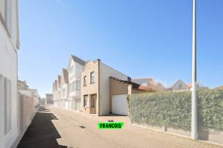 Gelegen in een rustige straat te Knokke-Heist, vindt u deze te renoveren woning met heel wat potentieel. Dit pand vormt de ideale kans voor wie...