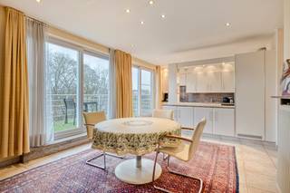 Exclusieve penthouse in het bruisende centrum van Mortsel.Indeling:Via de inkomhal betreedt u deze ruime penthouse met een uitzonderlijk royale...