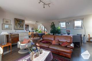 Op 10min. wandelen van de Zeedijk, vinden we deze zeer ruime, unieke penthouse terug.Het appartement beschikt over twee ruime terrassen, gelegen aan...