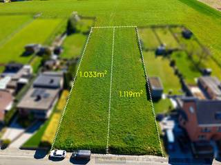 Prachtig perceel bouwgrond met ZUIDGERICHTE ORIËNTATIE op een MOOIE OPPERVLAKTE VAN 1.119M² in het charmante Michelbeke. Dit perceel voor...