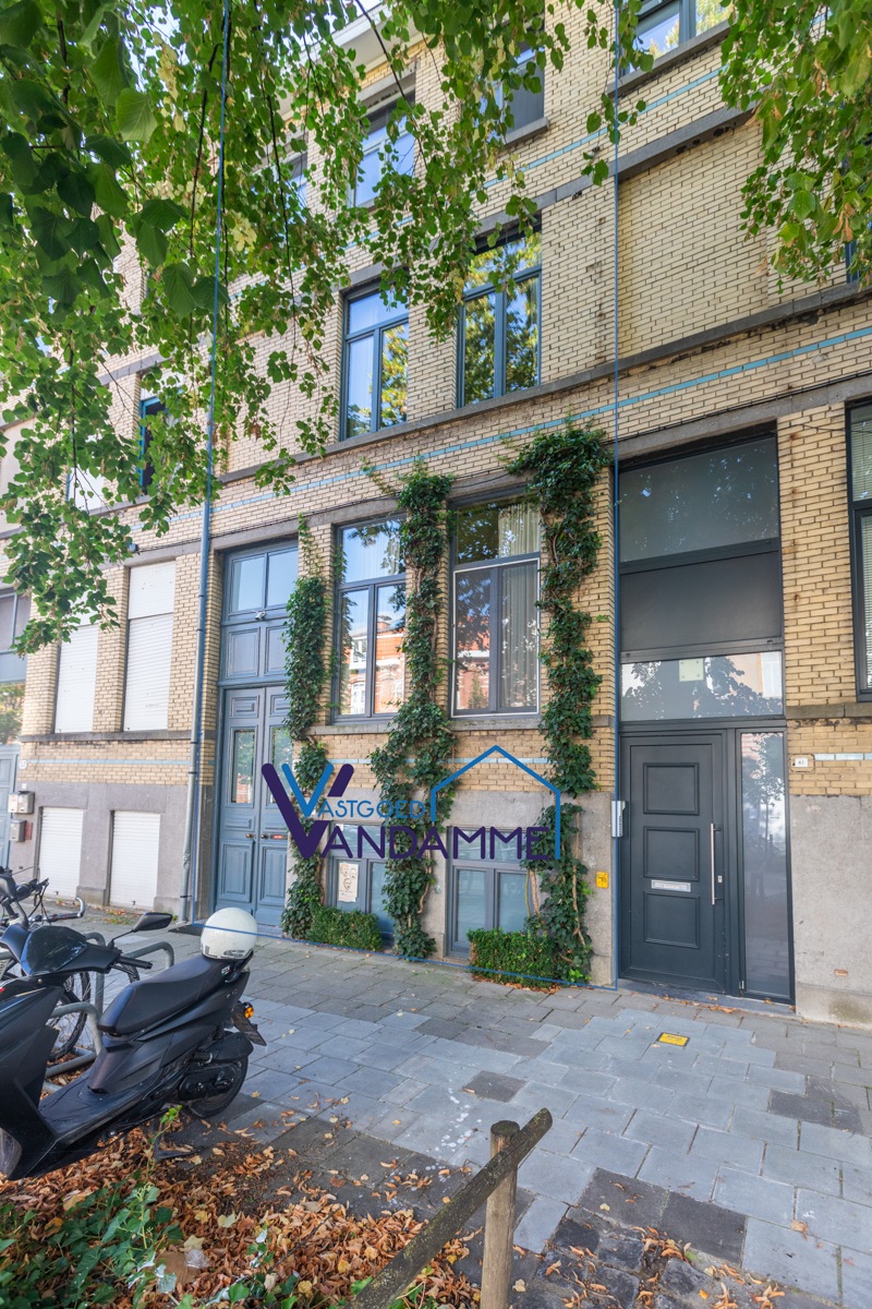 Unieke, instapklare  burgerwoning met 3 slaapkamers, aparte studio, Italiaanse tuin...(Energielebel B,  zonnepanelen...) - foto 1