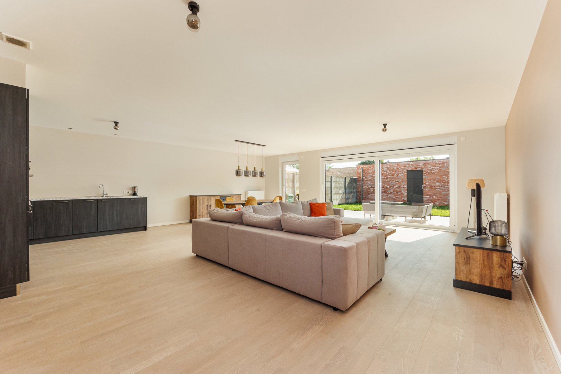 Ruim appartement op het gelijkvloers met tuin en garage - foto 5