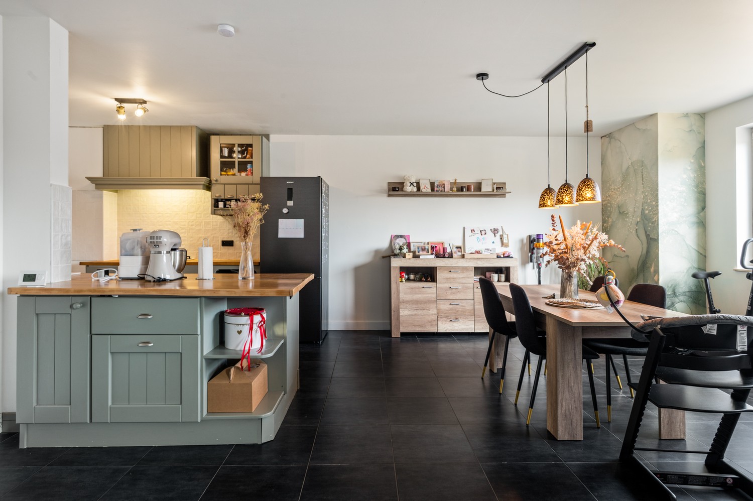 Ruim instapklaar appartement met 2 slaapkamers en terras op centrale ligging in Kapellen - foto 2