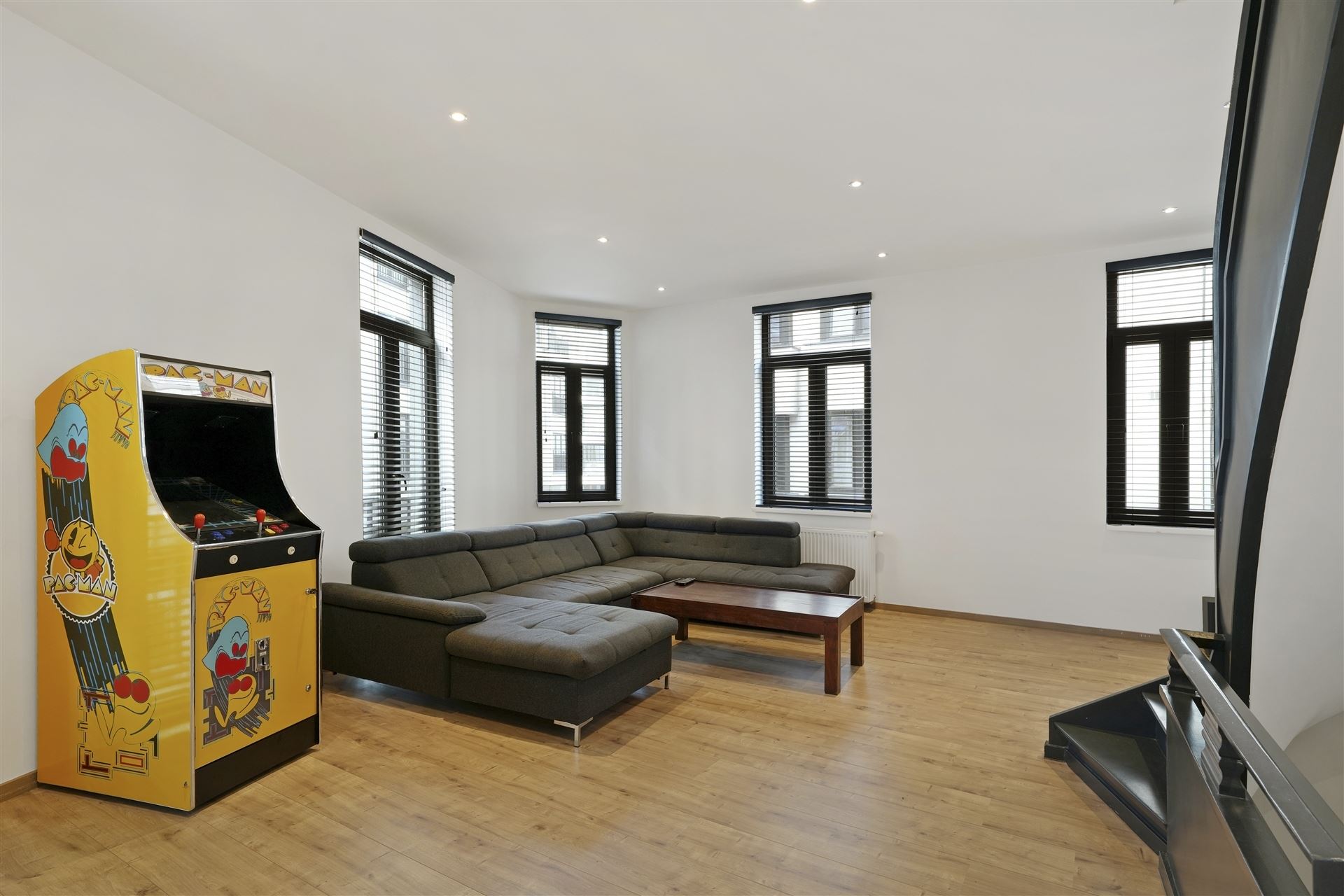 EMPLACEMENT CENTRAL / SPACIEUX  - photo 2