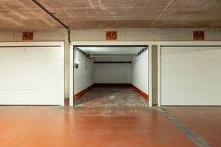 Garagebox nabij het centrum van Mechelen Deze ondergrondse garagebox (nr.45) is gelegen in een afgesloten garage en biedt een interessante...