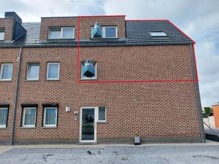 Zeer mooi duplex appartement van 141m² groot.op de 1ste verdiepingInkomhal met gastentoilet, ruime badkamer.Mooie woonkamer met aansluitend zeer...