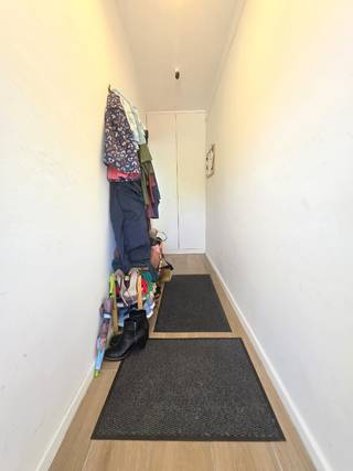 <p>Deze gezinswoning is centraal gelegen te Bredene, nabij openbaar vervoer, winkels, scholen en pleintjes.<br /><br />Bewoonbare oppervlakte van 120m²<br /><br />De woning is voorzien met een inkomhal.<br />Ruime en lichtrijke woonkamer met salon vooraan, eetplaats met aansluitend de ruime open ingerichte keuken met toestellen.<br />Op het gelijkvloers is er 1 slaapkamer achteraan en een apart toilet.<br /><br />Via de keuken is er toegang naar het gezellige terras waar je de hele namiddag en avond kan genieten van de zon.<br /><br />Op verdieping 1 is er vooraan een ruime slaapkamer.<br />Achteraan een grote badkamer met ligbad + inloopdouche + lavabomeubel + toilet <br />en plaats voor de wasmachine.<br /><br />De zolderverdieping is ingericht als derde slaapkamer.<br /><br />Overal is er centrale verwarming op aardgas en pvc ramen met dubbel glas.<br />Gunstige epc van 200 kWh = Label B <br />Tevens kunnen er nog zonnepanelen voorzien worden op het dak.<br /><br />De woning heeft wat lichte renovatie en opknapwerk nodig,<br />maar is de ideale gezinswoning door de centrale ligging.<br /><br />Scherpe vraagprijs van 227.000 euro<br /><br />Informatie en bezoeken via kantoor <br /><br /> </p>