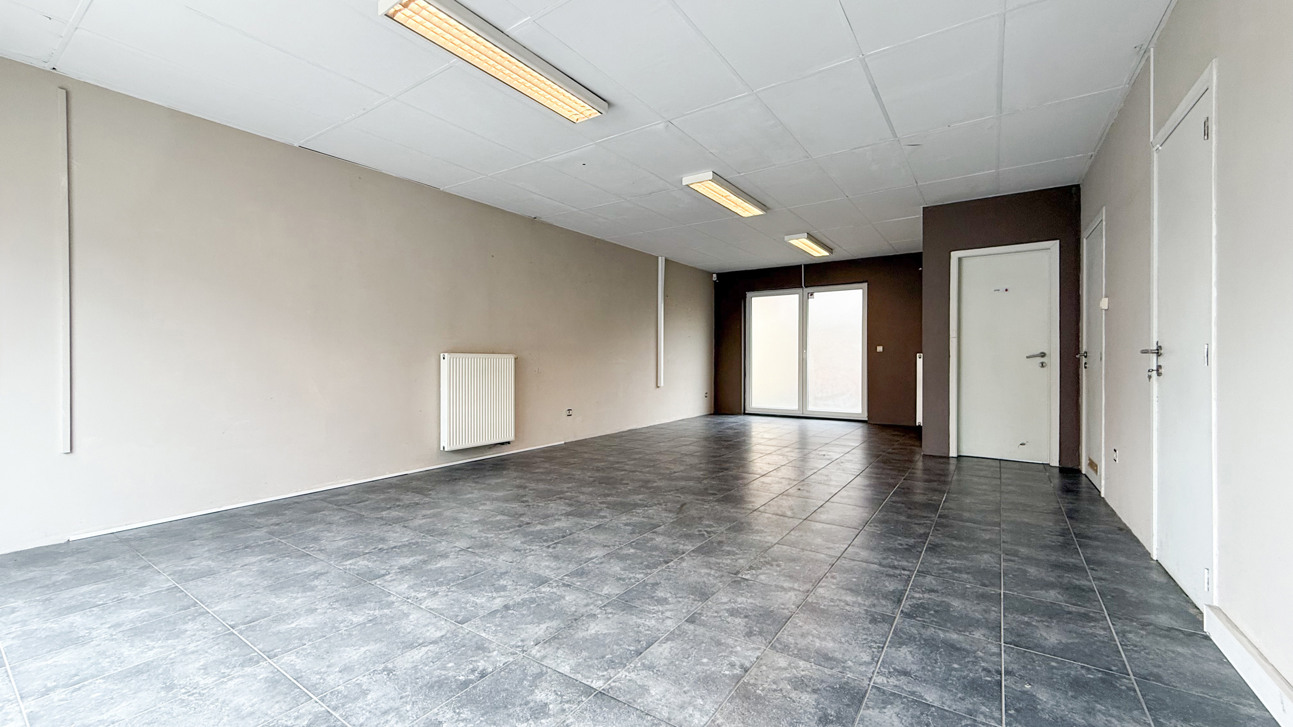 Handelsruimte gelegen aan de Guido Gezellelaan 122 te Heusden. - foto 4