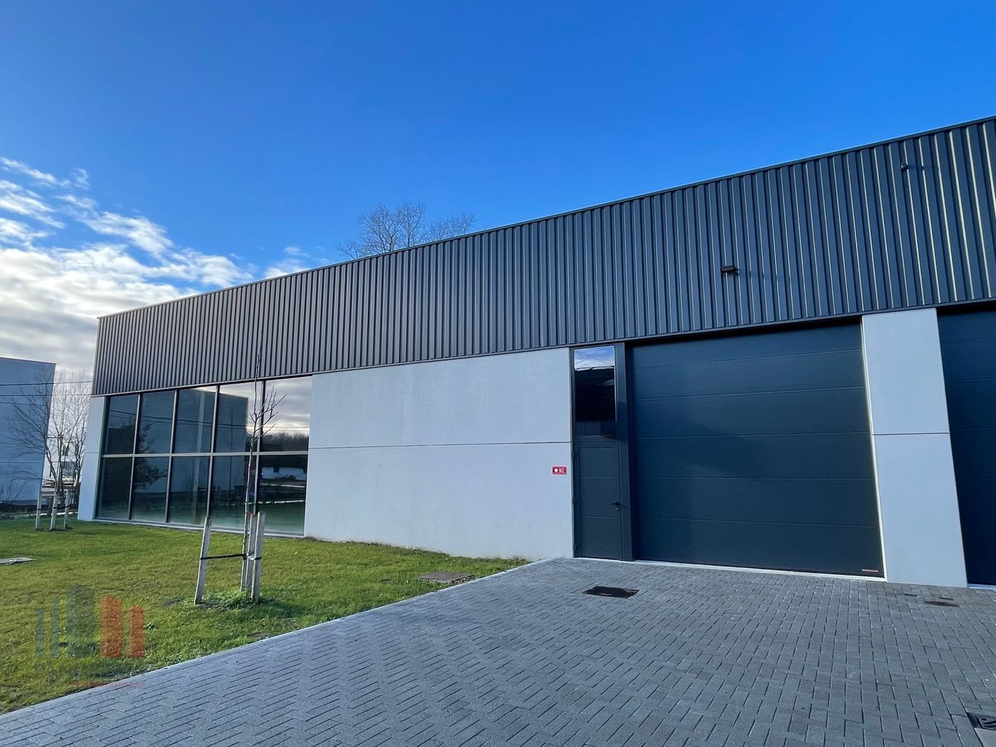 NIEUWE KMO-UNIT VAN 695 m² TE KOOP IN OOSTKAMP - foto 2