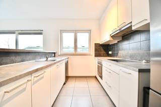 Dit ruime appartement (91 m²) bevindt zich op de 1ste verdieping in een gebouw met lift.  Het appartement werd in 2025 volledig gerenoveerd en...